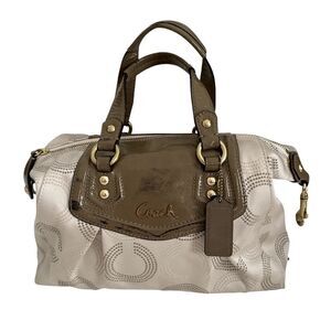 Coach Ashley Dotted OP
Signature Satchel Purse Light
Khaki/Taupe